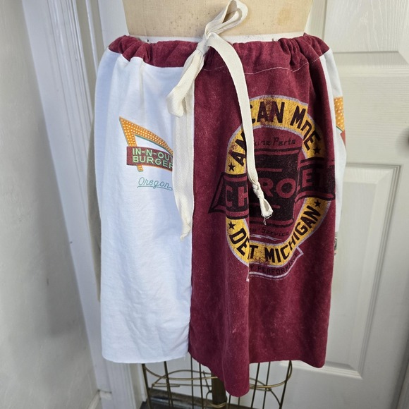 Upcycled t-shirt Chevrolet,‎  Corvette , In & Out Burgers  Streetwear. One Size - Picture 3 of 4